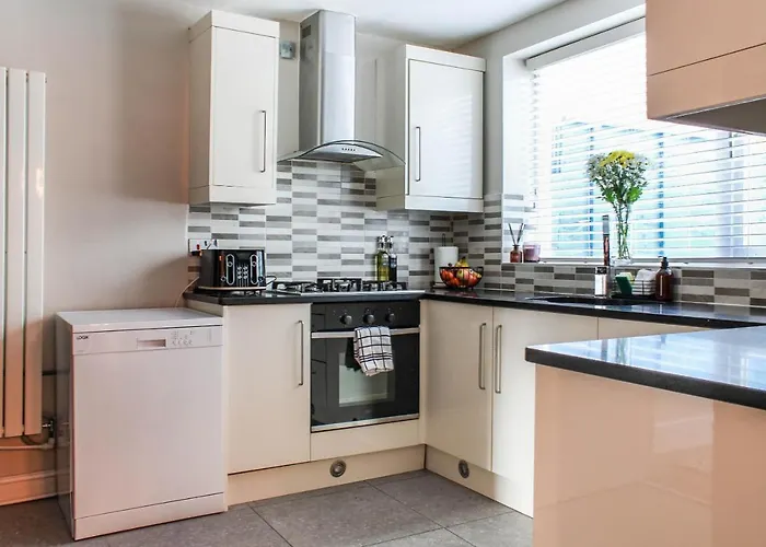 Private Driveway - Close To Warwick Racecourse & Warwick Castle!!