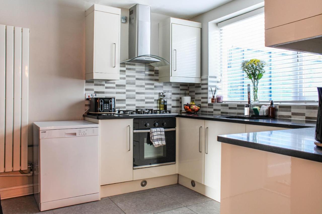 Holiday home Private Driveway - Close To Warwick Racecourse & Warwick Castle!! *
