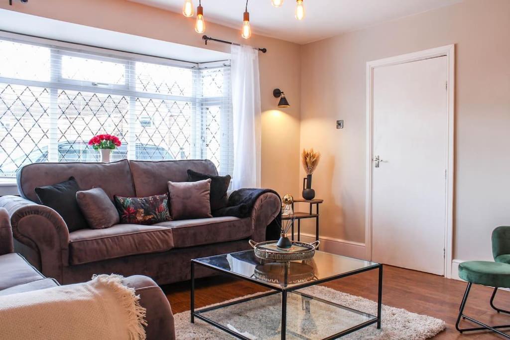 Private Driveway - Close To Warwick Racecourse & Warwick Castle!! *