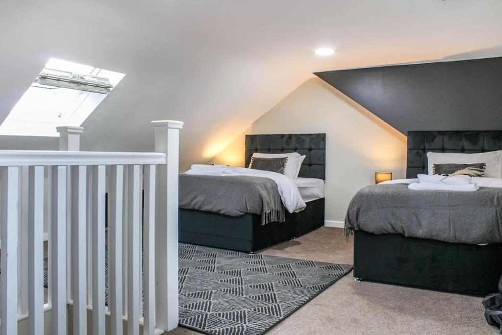 Private Driveway - Close To Warwick Racecourse & Warwick Castle!! * Warwick (Warwickshire)