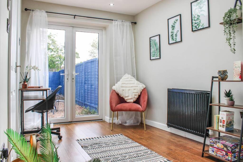 Private Driveway - Close To Warwick Racecourse & Warwick Castle!!